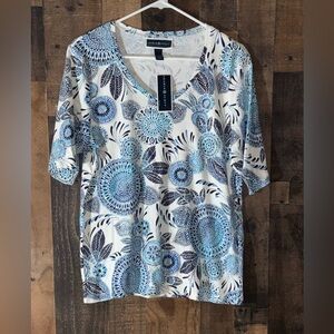 Women’s Sz Large Karen Scott Sleeve V-Neck Top with Blue Floral Medallions NWT